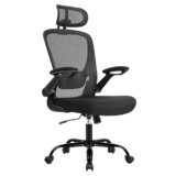 SONGMICS Sedia da Ufficio Girevole, Sedia di Rete da Computer Ergonomica, Supporto Lombare, Oscillante, Seduta 53 cm, Braccioli Pieghevoli, Poggiatesta, Nero Inchiostro OBN047B01