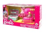 Grandi Giochi Barbie – Macchina Da Cucire Con Pedale, Cesto Porta Cucito E Manichino – Giocattolo Creativo Per Realizzare Abiti E Nuovi Look Personalizzati, Dai 3 Anni