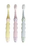 Betadent 1 SPAZZOLINO EXTRA SOFT BABY 0-4 anni. Setole morbide con punte arrotondate adatte ai denti dei bambini. Un pezzo, colori assortiti.