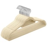 SONGMICS Grucce Appendiabiti in Velluto, 20 Pezzi, Salvaspazio e Antiscivolo, Porta Cravatte, Gancio Girevole a 360°, Spesso 0,6 cm, Largo 43,5 cm, Cappotti Pantaloni, Beige CRF020M20