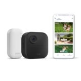 Videocamera Blink Outdoor 4 (Ultimo modello) – Videocamera di sicurezza smart HD wireless, autonomia di due anni, compatibile con Alexa – Sistema a 1 telecamera con Sync Module Core incluso – IP65