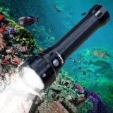 Wurkkos Torcia Subacquea da 13.000 Lumen per Immersione, 4 * XHP50.2(3V) LED Torcia Subacquea, Torcia Impermeabile Super Bright Scuba Dive Light IPX-8 Con 2 Batterie 5000 mAh e Caricabatterie