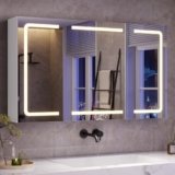 mojiasion Specchio Bagno LED con 3 Ante e Presa– Design 360°, Memoria Luminosità,100x16x60 cm Mobiletto Specchio Bagno Sospeso | 3 Ripiani Regolabili, Bianco, Impermeabile Sospeso100x60 cm