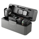 DJI Mic 3 (2 TX + 1 RX + Custodia di ricarica), microfono wireless per iPhone/fotocamera/Android, ultraleggero, controllo del guadagno adattivo per un volume bilanciato, 28 ore di utilizzo, vlog