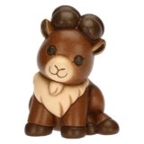 THUN, Stambecco Becky in Ceramica, Linea AbbracciAMI, Stambecco da Collezione, Idea Regalo per Natale, 8.5 x 9 x 11.5 cm